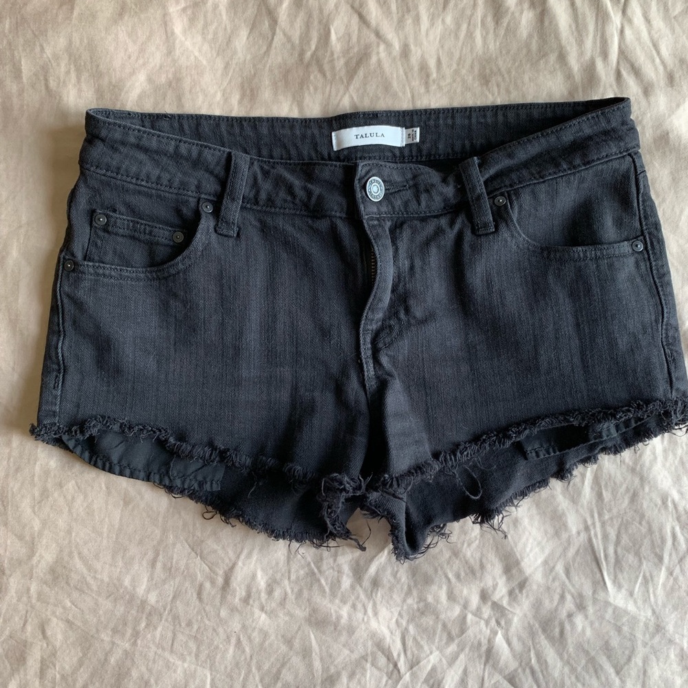 Aritzia Talula shorts